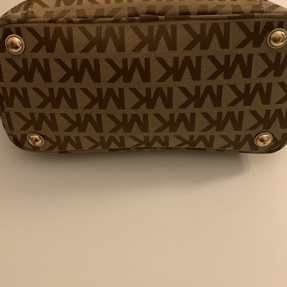 Michael Kors tote - Picture 3 of 5